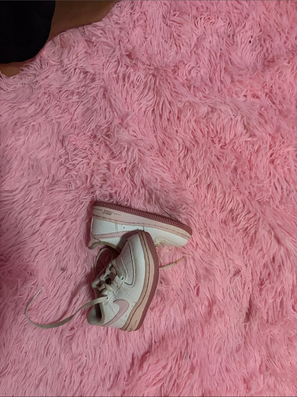 Nike Kids Low-Top Sneakers in Light Pink and Cream